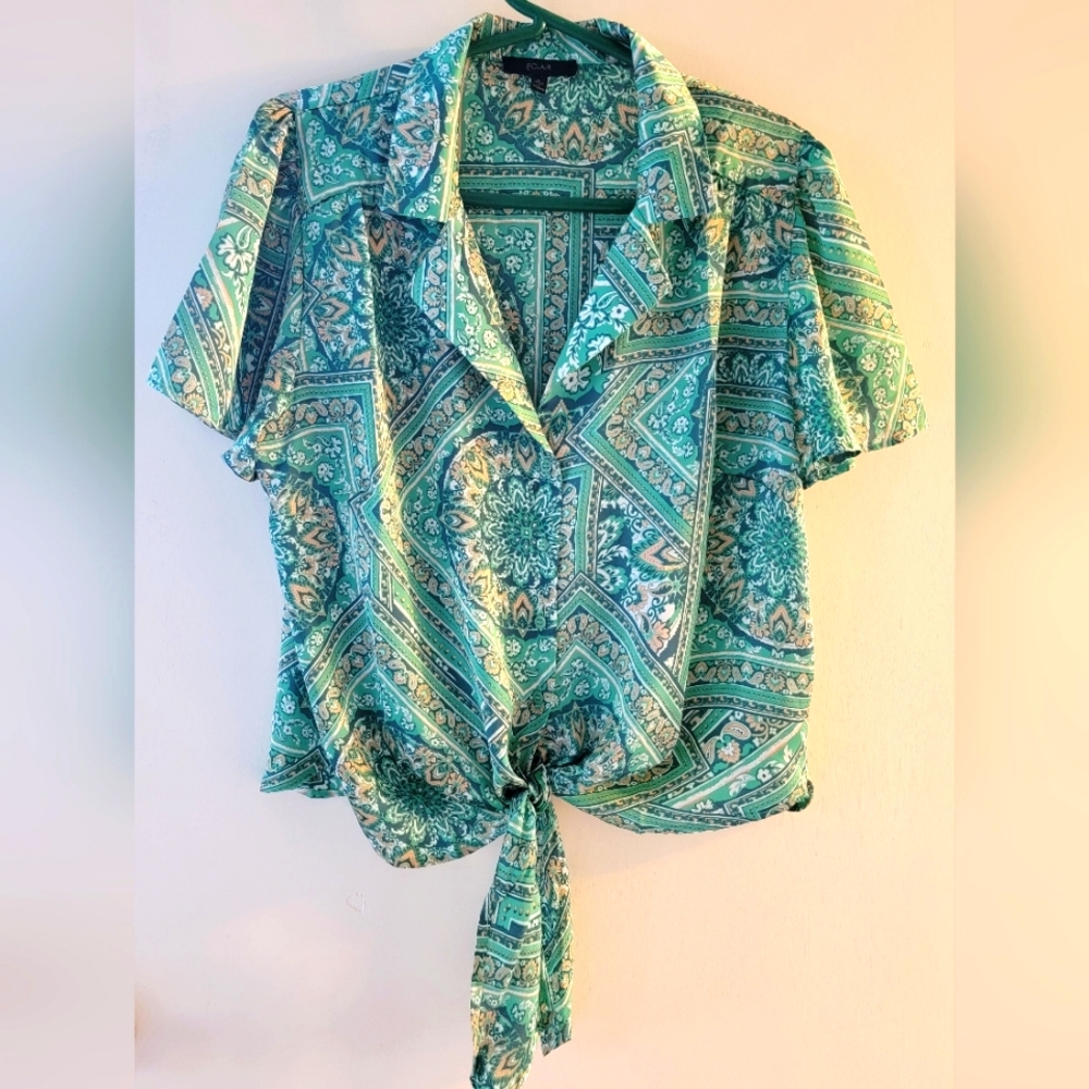 Women's Short Sleeve Eclair Button Front Blouse with Front Tie Detail Size Large